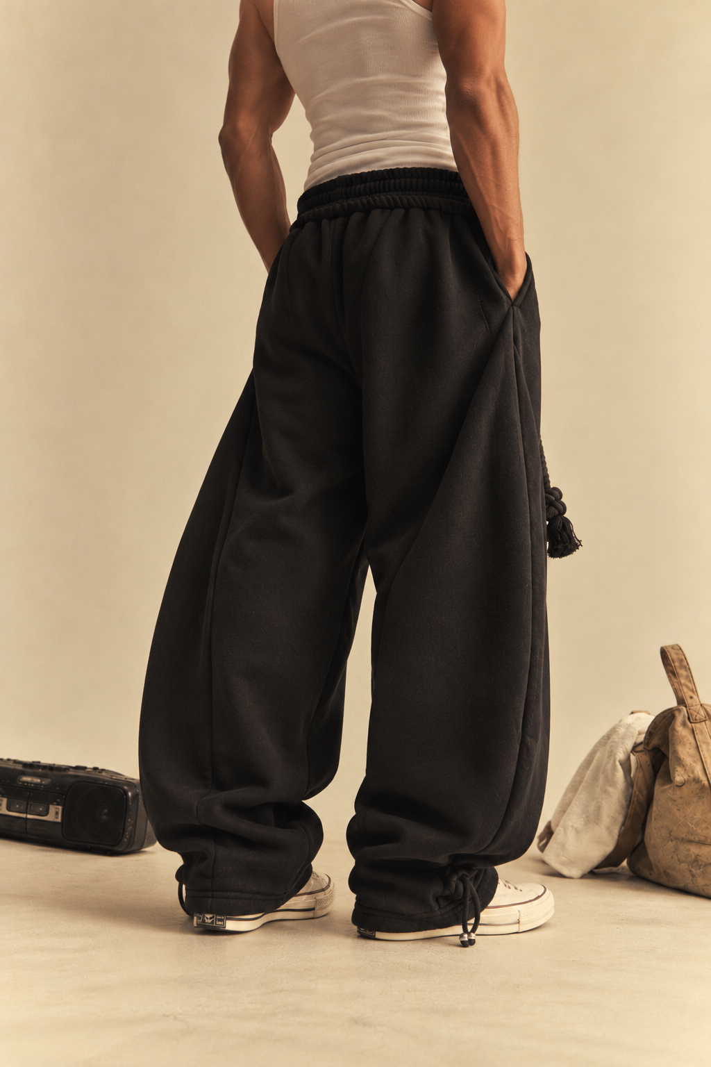 VOID BALLOON SWEATPANTS