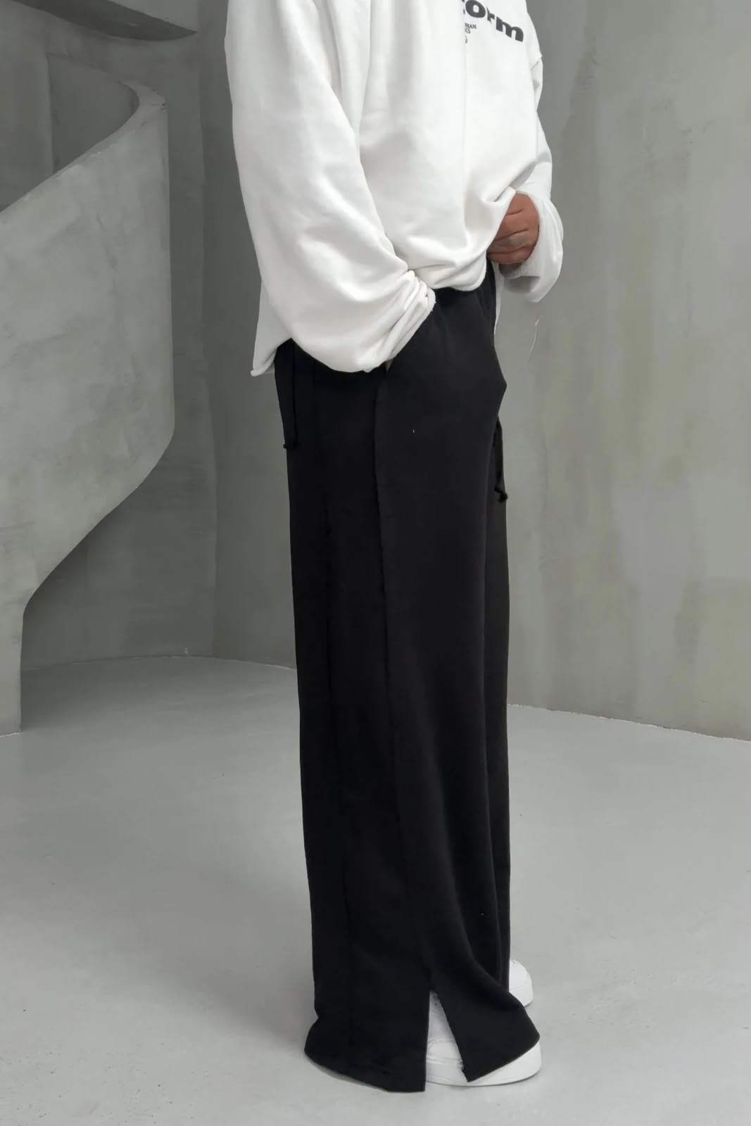 Black Slit Lower